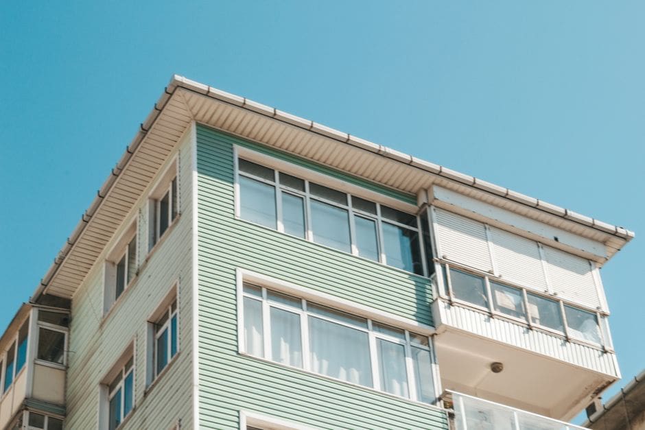 how to choose a roofing contractor: Ask who is actually doing the work
