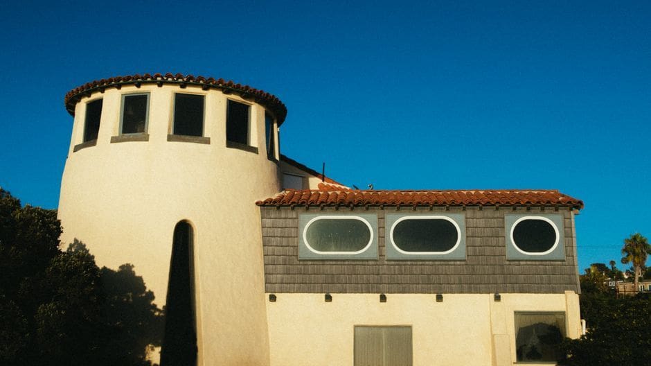 roof replacement process: Putting the new roof on